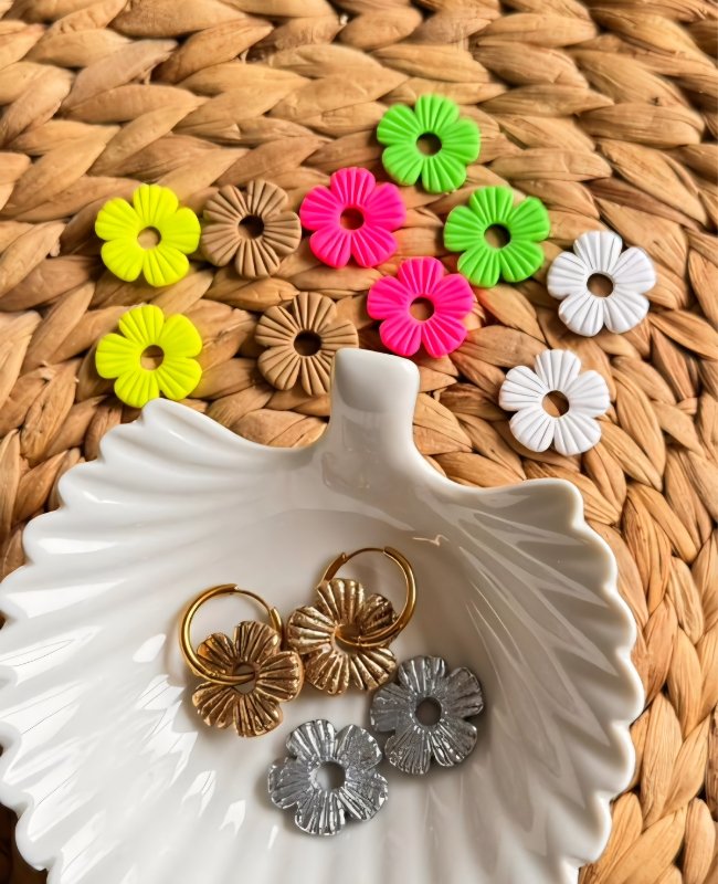 Aros con charm de flor 